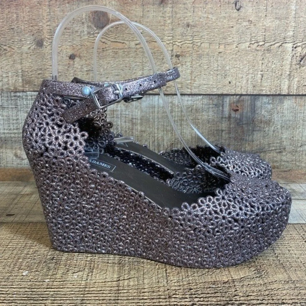 Victoria Adames Tuscany Pumps Womens Size 37 6 Silver Red Glitter Platform Wedge